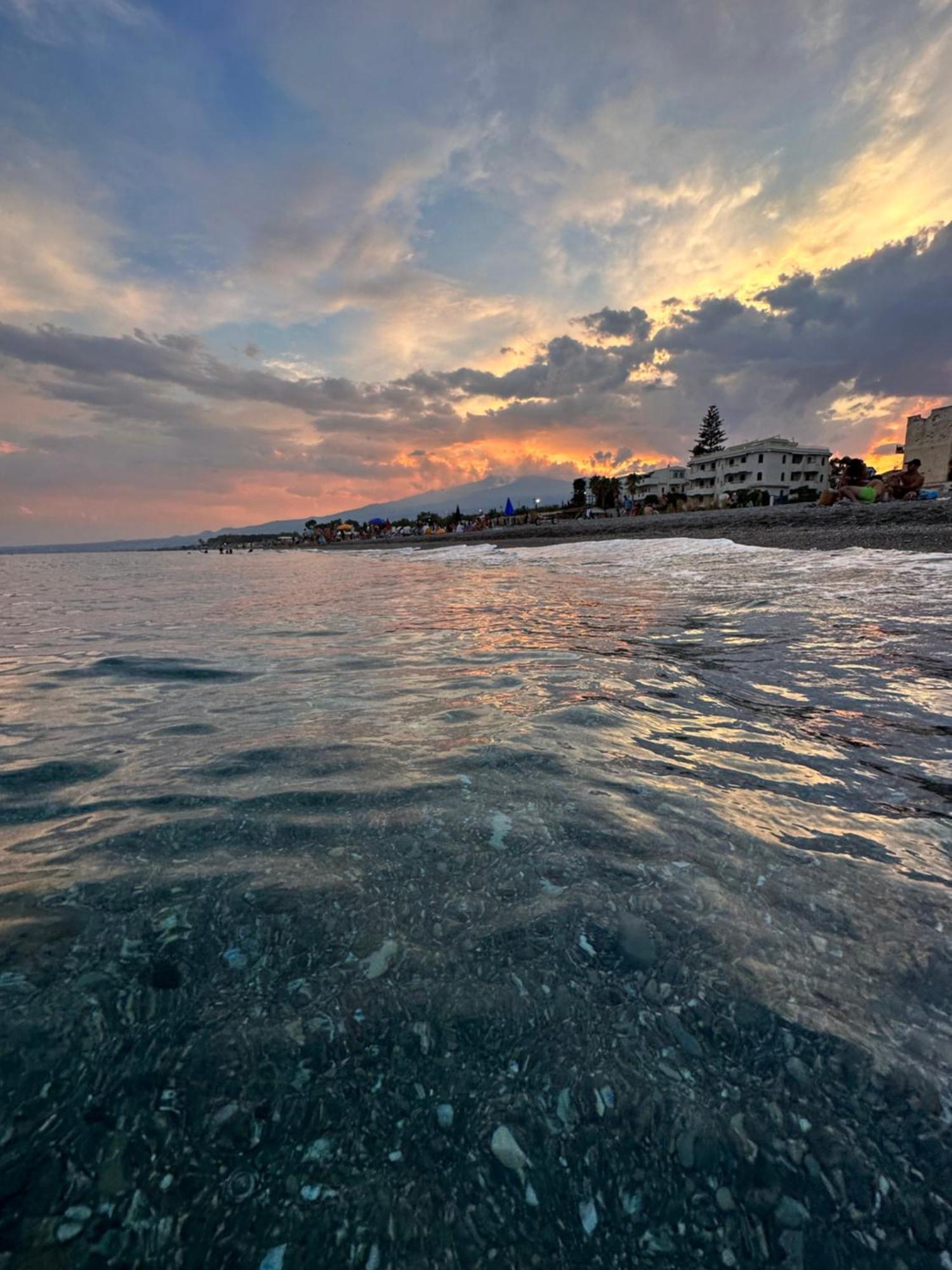 Appartamento I Puritani On The Beach Giardini Naxos Exterior photo