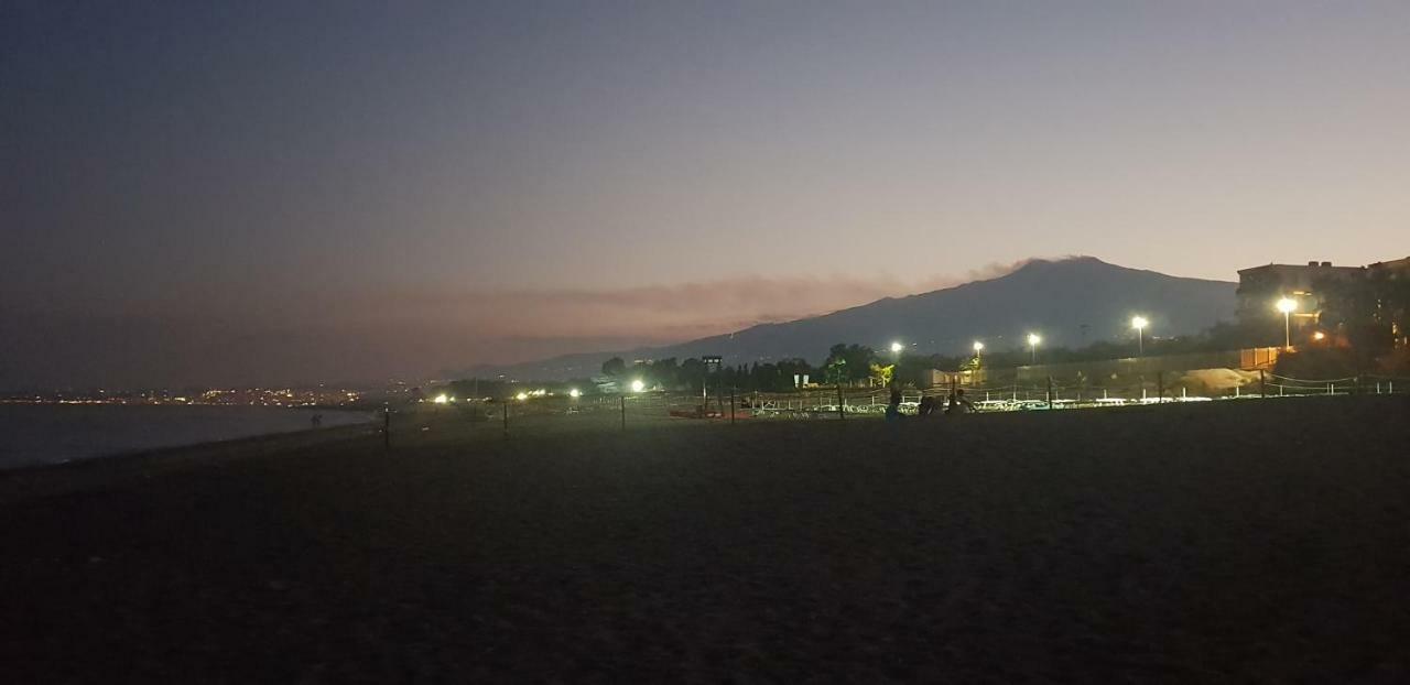 Appartamento I Puritani On The Beach Giardini Naxos Exterior photo