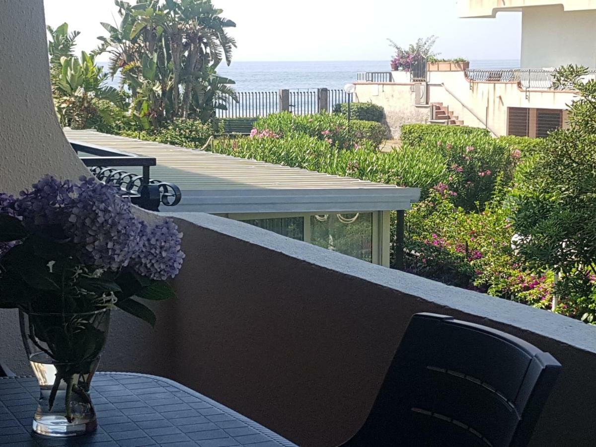 Appartamento I Puritani On The Beach Giardini Naxos Exterior photo