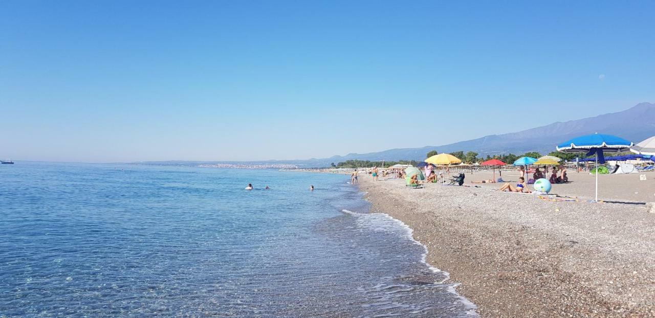 Appartamento I Puritani On The Beach Giardini Naxos Exterior photo
